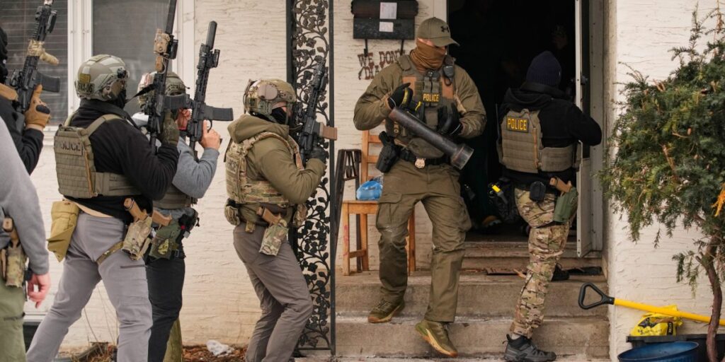 Le président Trump estime qu’il n’y a aucune raison d’invoquer la loi sur l’insurrection dans l’État de Min « pour le moment ».