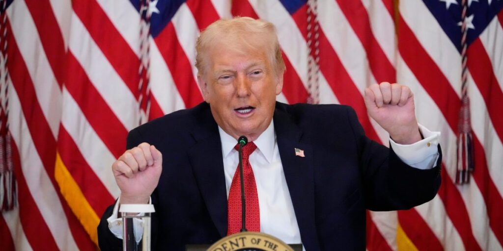 Le président Trump menace d’imposer des droits de douane aux pays « s’ils ne se conforment pas » à l’occupation du Groenland.