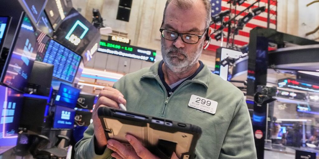 Le S&P 500 récupère toutes les pertes du krach au Groenland ; l’or et l’argent continuent de progresser
