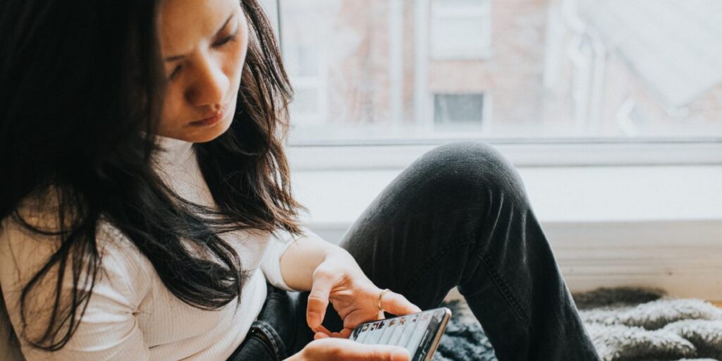 Les jeunes d’une vingtaine d’années découvrent la nostalgie et reviennent à l’insouciance d’avant « l’âge des ténèbres » : 2016