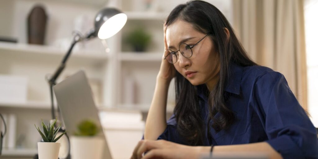 Une nouvelle étude de Workday montre que les employés sont bloqués dans les structures d’emploi de 2015 mais utilisent les outils de 2025.