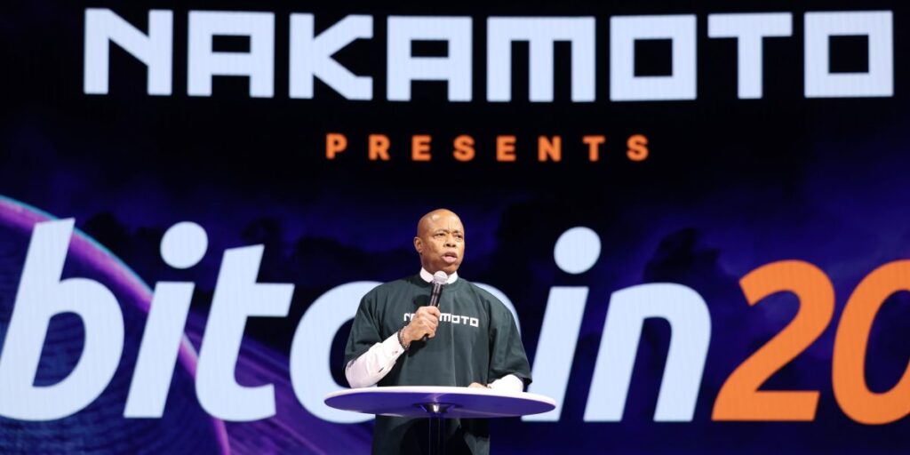 L’ancien maire de New York, Eric Adams, se lance dans une nouvelle aventure en tant qu’entrepreneur en cryptomonnaies – les détails sont vagues, mais