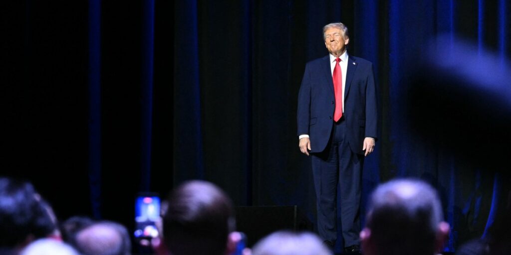 Les investisseurs « indignés » par les précédentes menaces tarifaires de Trump attendent avec impatience le commerce TACO