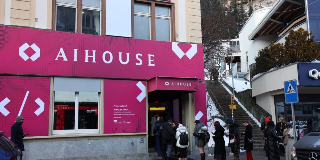 Les dirigeants de Davos sont obsédés par la manière d’utiliser l’IA à grande échelle