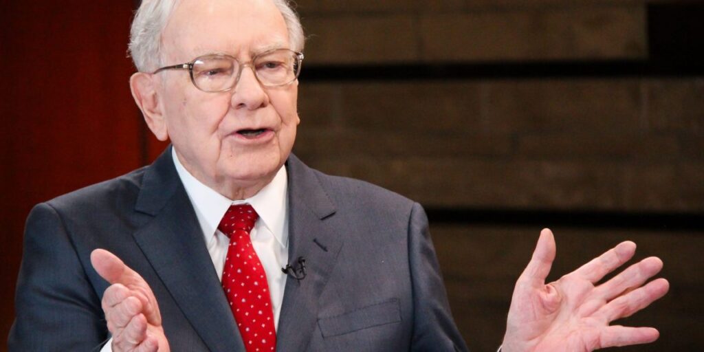 Warren Buffett a quitté son emploi chez Berkshire Hathaway avec une leçon d’adieu pour les jeunes travailleurs de la génération Z : les personnes avec qui vous travaillez comptent plus que votre salaire de départ.