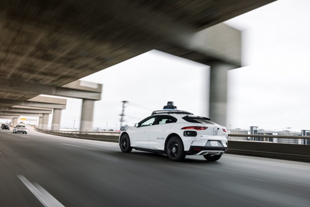 Waymo dit avoir construit une meilleure référence pour comparer les robotaxis aux humains