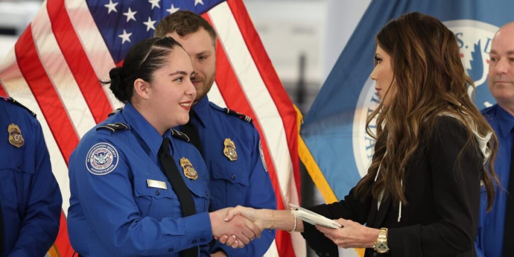 La TSA a déclaré que PreCheck fonctionnait toujours après que le secrétaire du DHS, Noem, a déclaré qu’il avait été suspendu en raison de la fermeture.