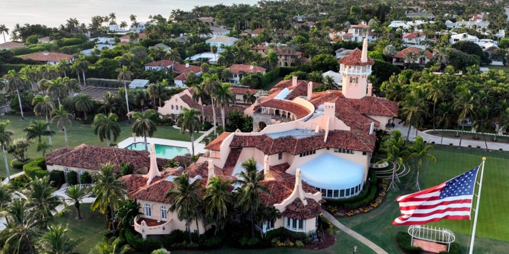 Un homme armé d’un fusil de chasse a été tué par balle après être entré à Mar-a-Lago alors que le président Trump était à la Maison Blanche.
