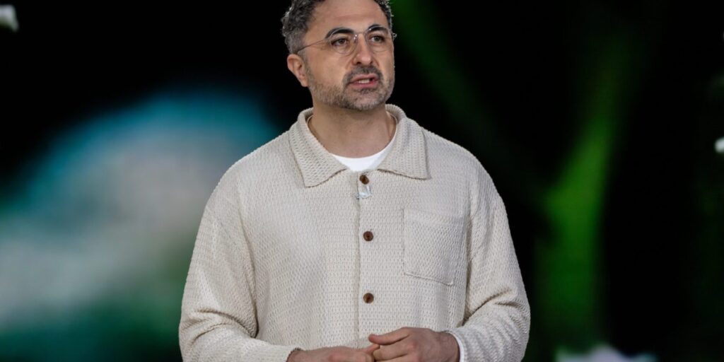 Le chef de l’IA de Microsoft accorde un délai de grâce de 18 mois avant que tous les emplois de cols blancs soient automatisés par l’IA