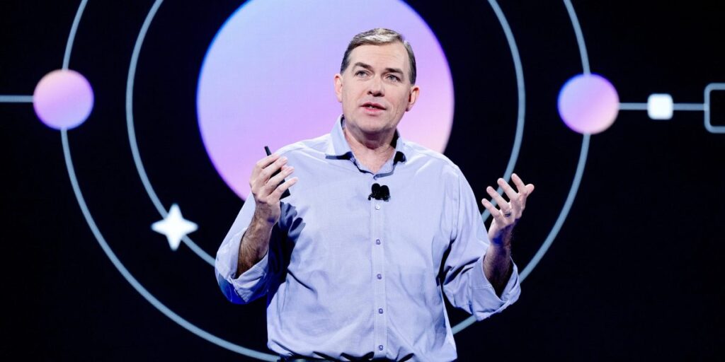 Matt Garman, PDG d’Amazon AWS, s’oppose au projet de centre de données spatial d’Elon Musk