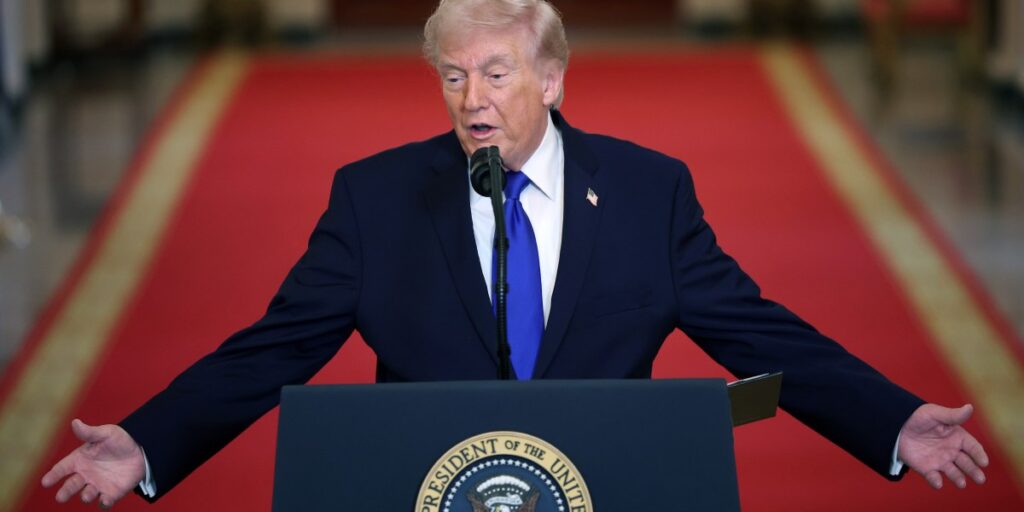 « Pourquoi ne devrions-nous pas récupérer notre argent aussi ? » Les citoyens ordinaires commencent à exiger le remboursement des tarifs douaniers du président Trump