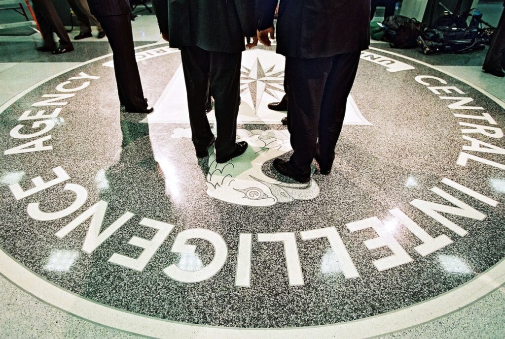 Le sénateur, qui a mis en garde à plusieurs reprises contre la surveillance secrète du gouvernement américain, tire une nouvelle sonnette d’alarme sur les « activités de la CIA »