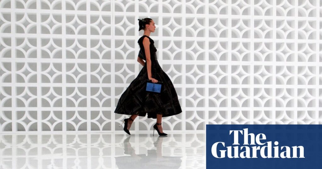 Semaine de la mode australienne : le créateur Toni Maticevski présente son premier défilé en 10 ans | Semaine de la mode australienne