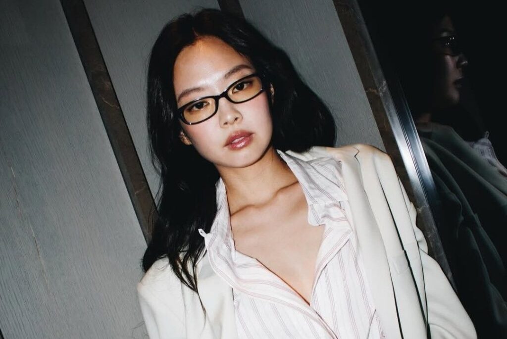 L’intelligence est-elle chic ? La tendance mode « poecore » est en plein essor en Corée du Sud.