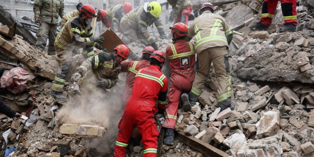 Les États-Unis frappent des cibles militaires sur l’île iranienne de Kharg alors que la guerre s’intensifie