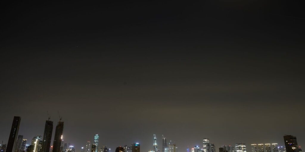 L’Iran tire des missiles sur des bases britanniques et américaines situées à 2 500 milles de là dans l’océan Indien