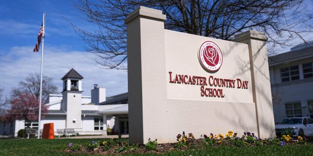 Deux étudiants d’une école privée qui ont créé 350 faux nus de leurs camarades de classe à l’aide de l’IA sont condamnés à une peine avec sursis