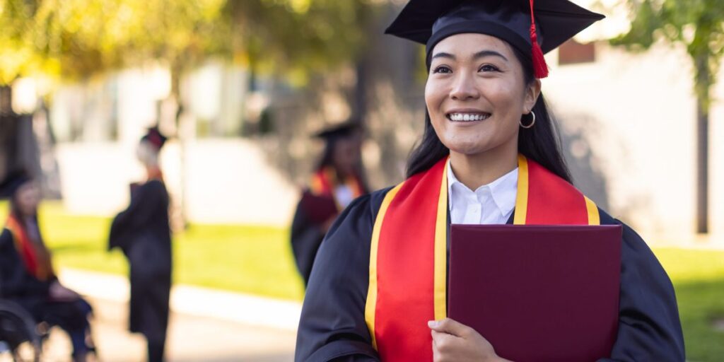 L’Université Harvard fait peut-être l’objet d’une enquête fédérale et les frais de scolarité peuvent dépasser 87 000 dollars par an, mais elle reste l’« université de rêve » n°1 pour la génération Z.