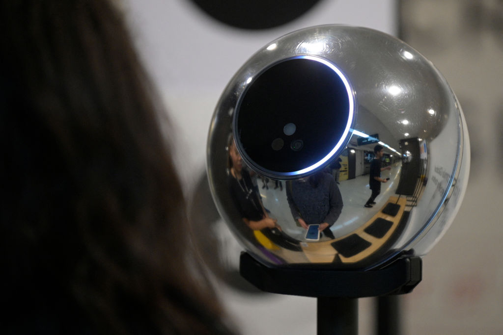 World lance un outil pour vérifier les humains derrière les agents commerciaux IA