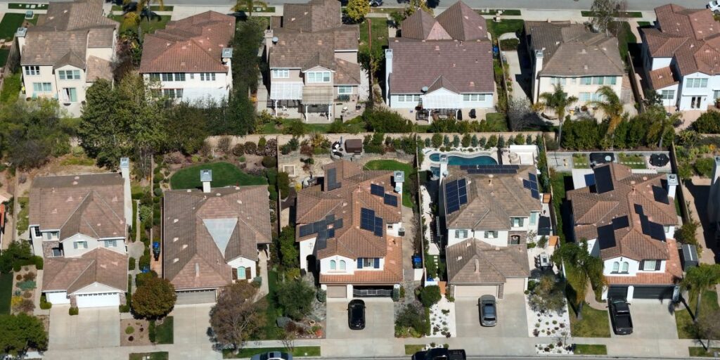 La génération Z n’a pas les moyens d’acheter une maison. Certains parents choisissent les acomptes plutôt que les fonds universitaires.