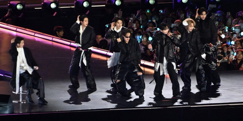 BTS entame une tournée de retour pour retrouver son statut de meilleur groupe pop après avoir accompli son service militaire