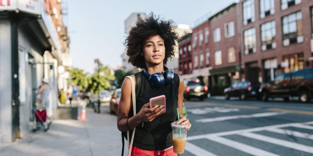 Des recherches montrent que les travailleurs utilisent l’IA pour reprendre 30 minutes par jour, sauter des réunions et aller à la salle de sport.
