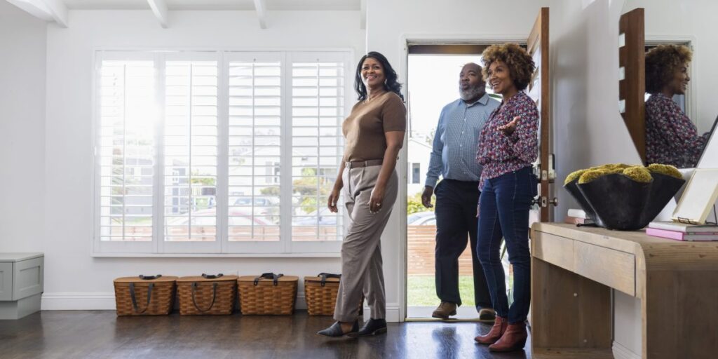Les ventes de maisons ont chuté en mars, ce qui marque traditionnellement le début de la saison la plus chaude de l’immobilier.