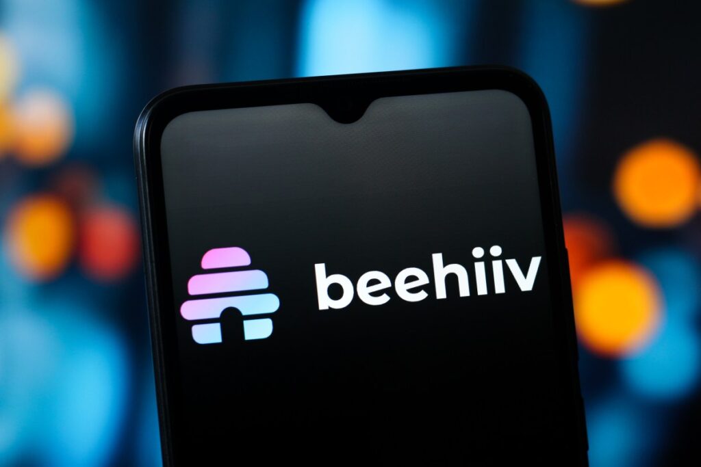 Beehiiv se développe dans le podcasting et vise Patreon