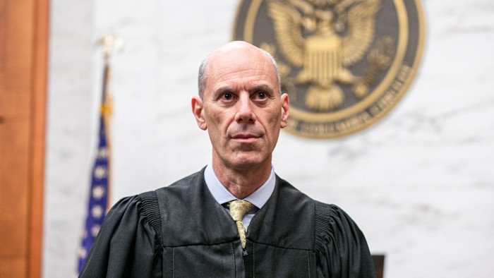 Un juge américain confirme l’assignation à comparaître dans le cadre de l’enquête criminelle sur Jay Powell