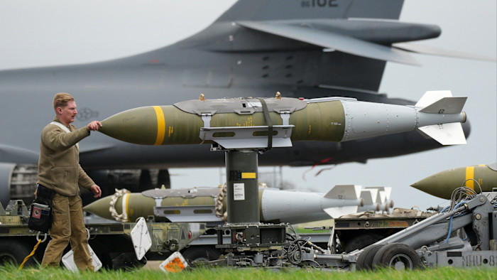 La Grande-Bretagne laisse entendre qu’elle ne permettra pas aux États-Unis d’utiliser des bases britanniques pour attaquer les infrastructures civiles iraniennes