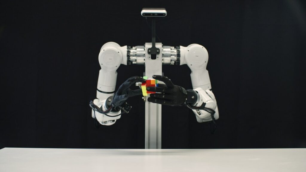 Genesis AI, une start-up de robotique soutenue par Khosla, est devenue full stack, selon une démonstration