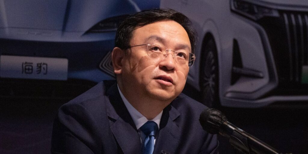 Détroit se tourne vers les véhicules électriques, mais la guerre en Iran offre aux constructeurs automobiles chinois une opportunité unique