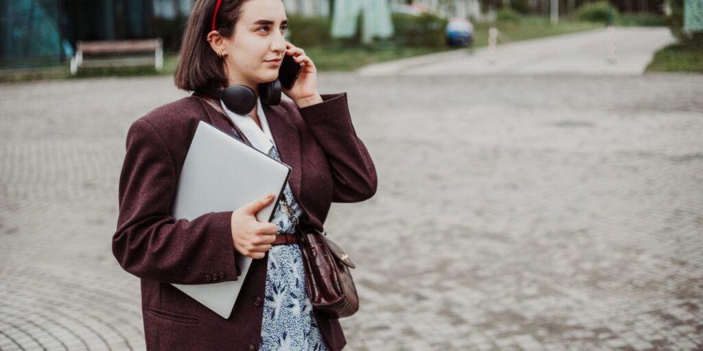 Les travailleurs de la génération Z pensent qu’être en retard de 10 minutes au travail est aussi efficace que d’être à l’heure.
