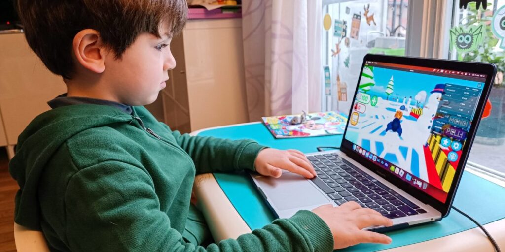 Exclusif : un groupe de défense dépose une plainte contre Roblox, alléguant que sa conception met les enfants en danger