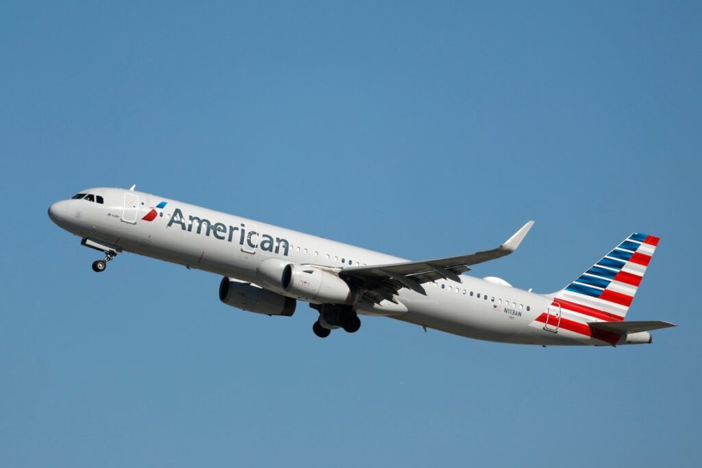 Starlink de SpaceX décroche le contrat avec American Airlines, une autre victoire pour son introduction en bourse
