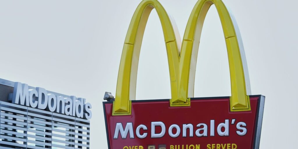 McDonald’s ramène la tarte aux pommes frites pour la première fois en 30 ans pour célébrer le 250e anniversaire de l’Amérique