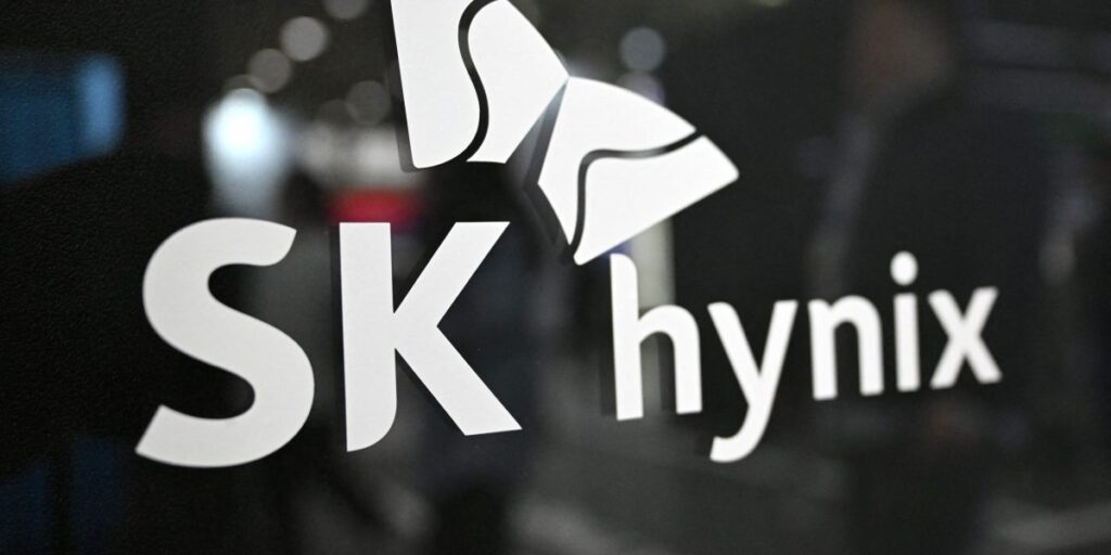 SK Hynix a brièvement dépassé Samsung en tant que société la plus valorisée de Corée du Sud et envisage une cotation aux États-Unis.