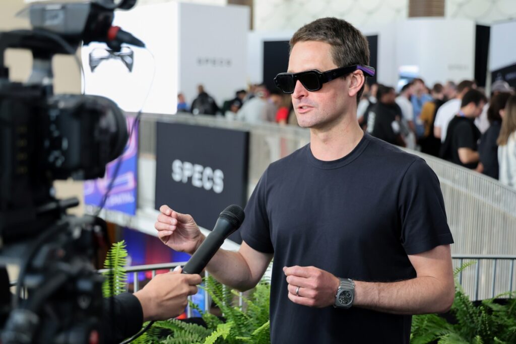 Après avoir dévoilé des lunettes AR ridiculement chères, le stock de Snap plonge