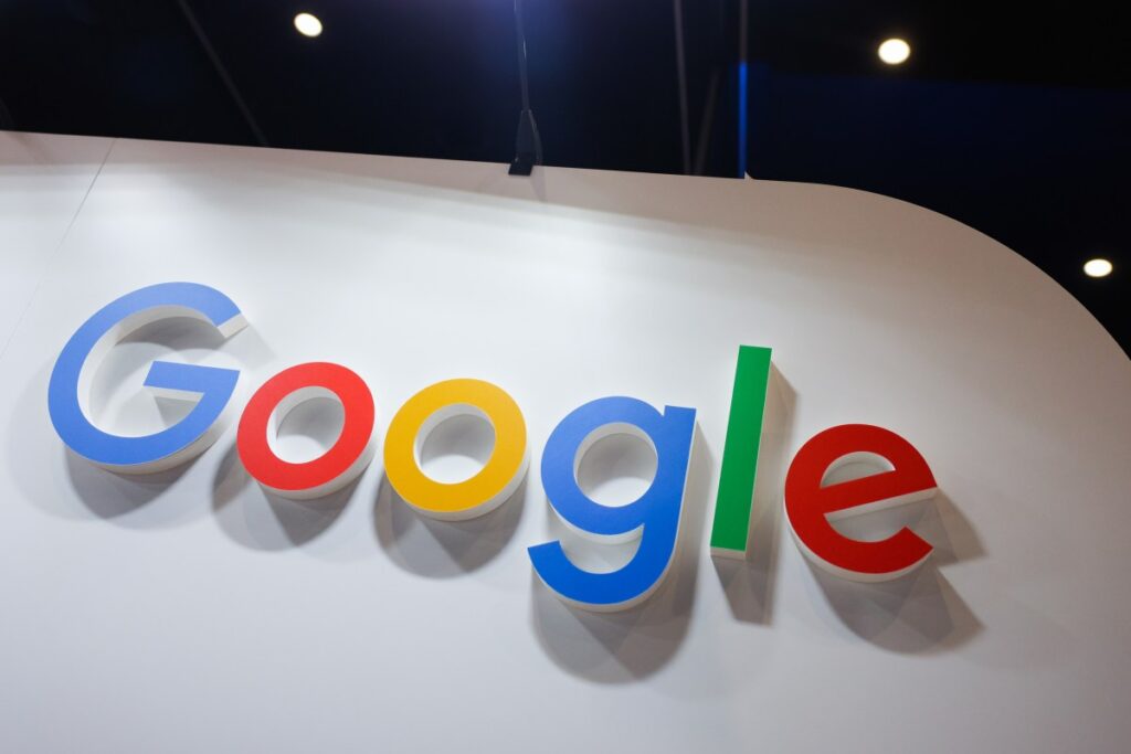 Une opération de cybercriminalité chinoise qui utilisait l’IA pour arnaquer « des centaines de milliers de victimes » poursuivie par Google