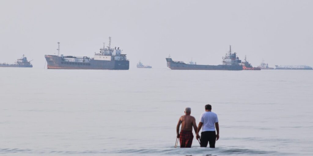 Les États-Unis et l’Iran suspendent leurs attaques mutuelles pendant deux jours alors que l’Iran discute avec Oman sur la question d’Ormuz