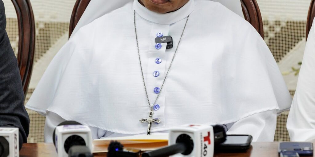 Une religieuse arrêtée par l’ICE alors qu’elle se rendait à la messe parle pour la première fois : « C’était très, très déchirant »