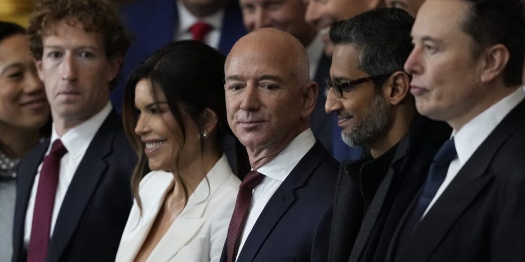 Musk a déclaré qu’on lui avait refusé l’entrée en provenance d’Afrique du Sud parce qu’il était blanc. Amazon vient d’emménager