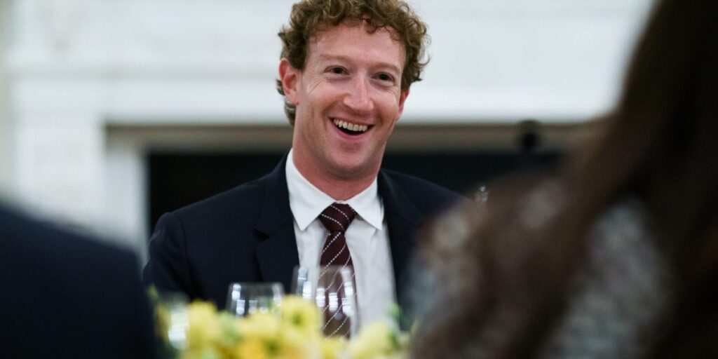 Zuckerberg vient de lancer un blitz d’optimisme en matière d’IA alimenté par la nostalgie pour vendre la promesse de Meta en matière d’IA au milieu de réactions négatives.