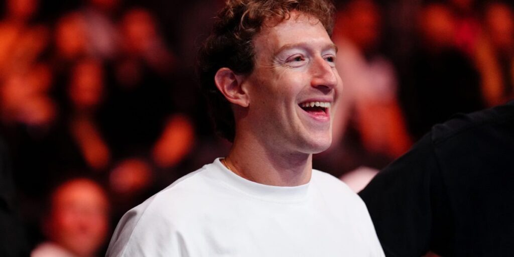 Mark Zuckerberg nourrit ses vaches avec des noix et de la bière pour produire « le bœuf de la plus haute qualité au monde »