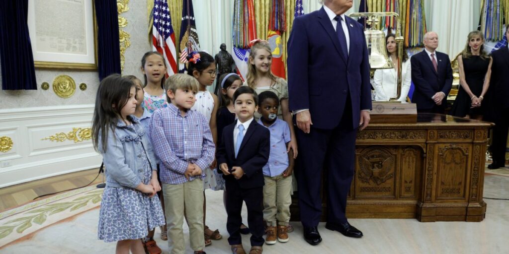 Le compte Trump pourrait faire de votre enfant un millionnaire, mais les experts financiers préviennent qu’il existe des pièges