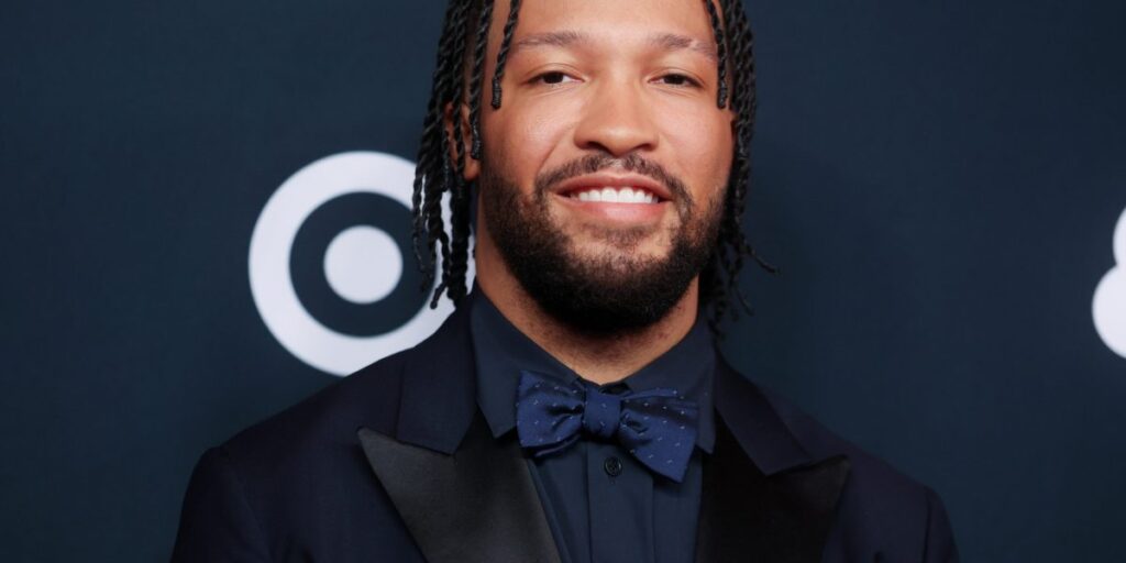 Malgré un contrat de 156 millions de dollars, la star des Knicks, Jalen Brunson, a demandé des conseils financiers à ses parents