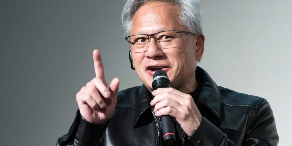 Dans son premier article sur X, Jensen Huang a mis en garde l’industrie de l’IA contre les erreurs que les logiciels ont évitées de justesse dans les années 1980.