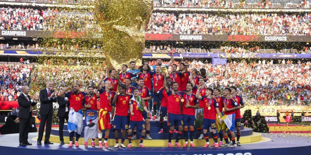 La récompense de 15 milliards de dollars accordée par la FIFA pour la Coupe du Monde montre que la commercialisation est le véritable champion du tournoi
